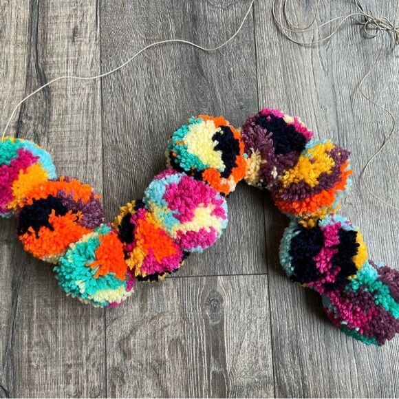 Colorful Pom Pom Garland - Picture 4 of 4